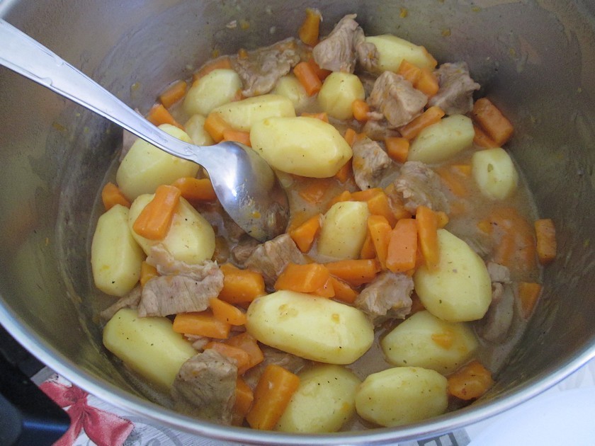 Le ragoût de veau aux carottes et aux pommes de terre une recette du