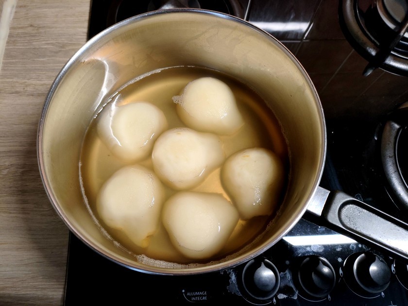 Les poires pochées au sirop de verveine une recette facile