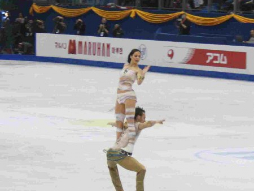 https://www.gralon.net/articles/vignettes/thumb-champions-du-monde-de-patinage-artistique-2012---pechalat-bourzat-medailles-de-bronze-5962.gif