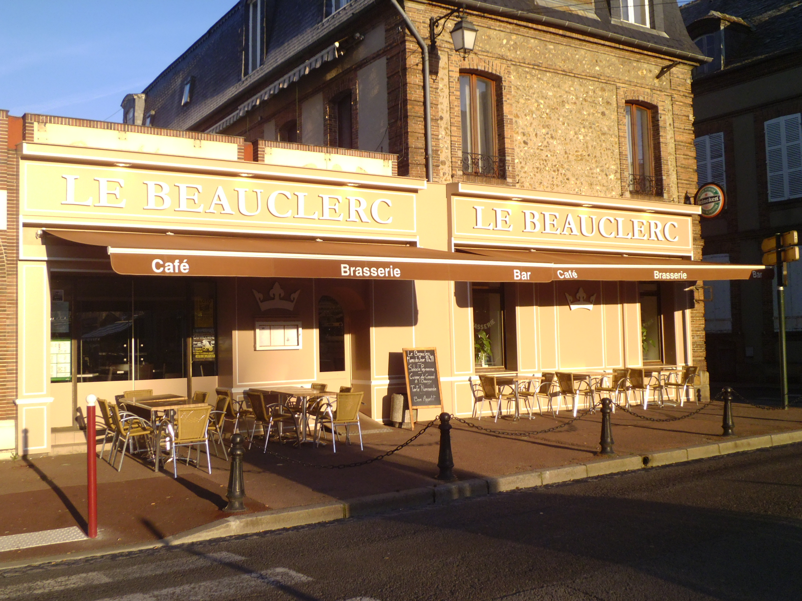  Restaurant  Brasserie De La Place Verneuil  sur  avre 