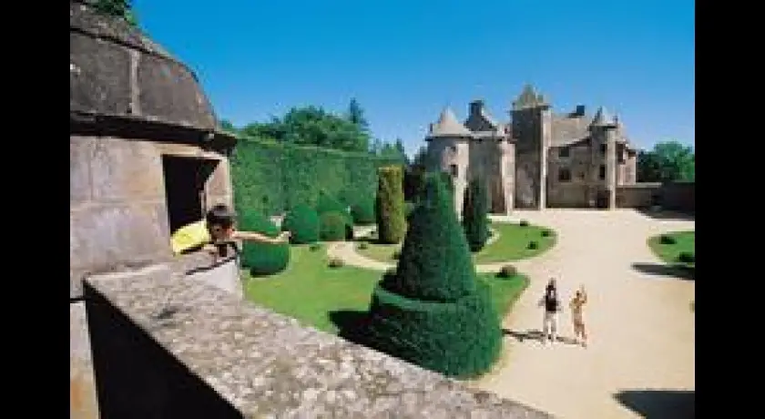 CHÂTEAU DE CORDÈS - Château du Xème siècle entouré de jardins et charmilles dessinés par Le Nôtre
