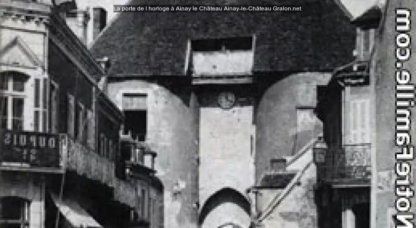 La porte de l'horloge à Ainay le Château