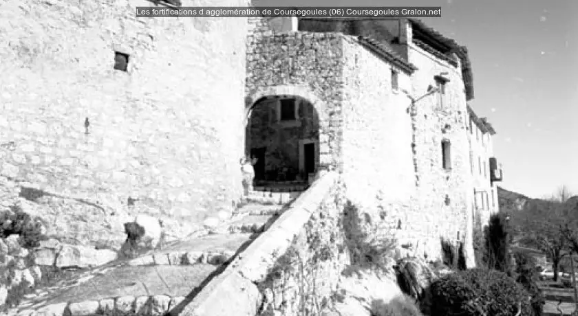 Les fortifications d'agglomération de Coursegoules (06)