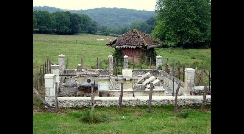 Puits, lavoir Fontaine de Garay, à Arancou (64)